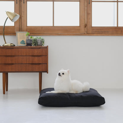 チャコールグレーのペットベッド、リビングや寝室のインテリアと調和するシックなデザイ